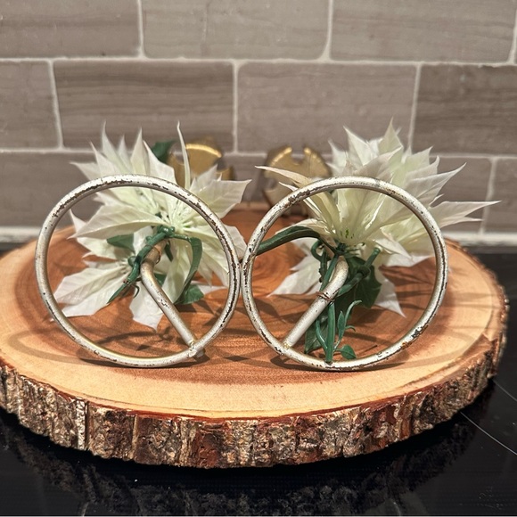 Set of 2 Vintage Brass Look Candle Holders w/Artificial White Poinsettias - Picture 8 of 9